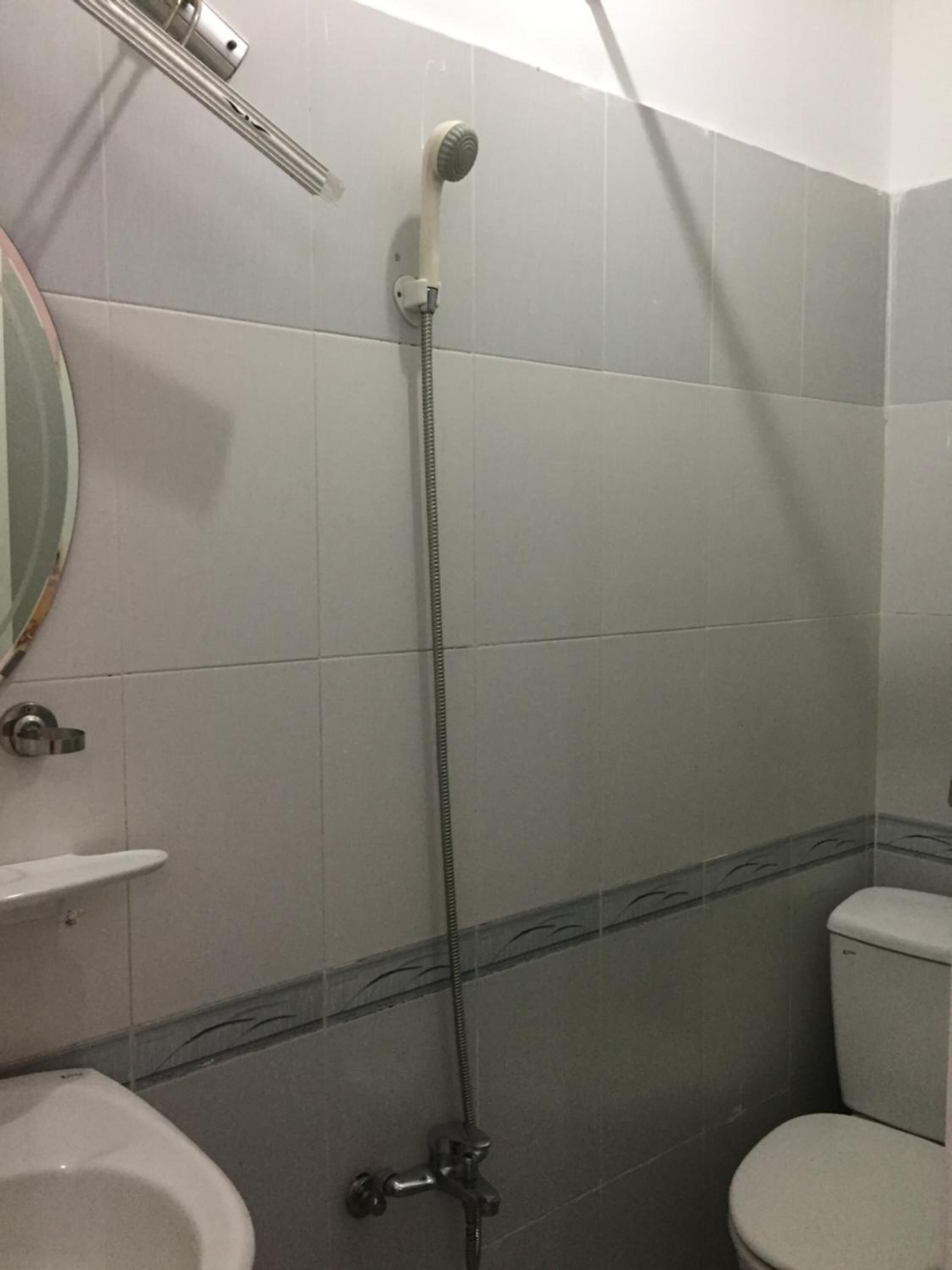 shower, free toiletries, hair dryer, slippers