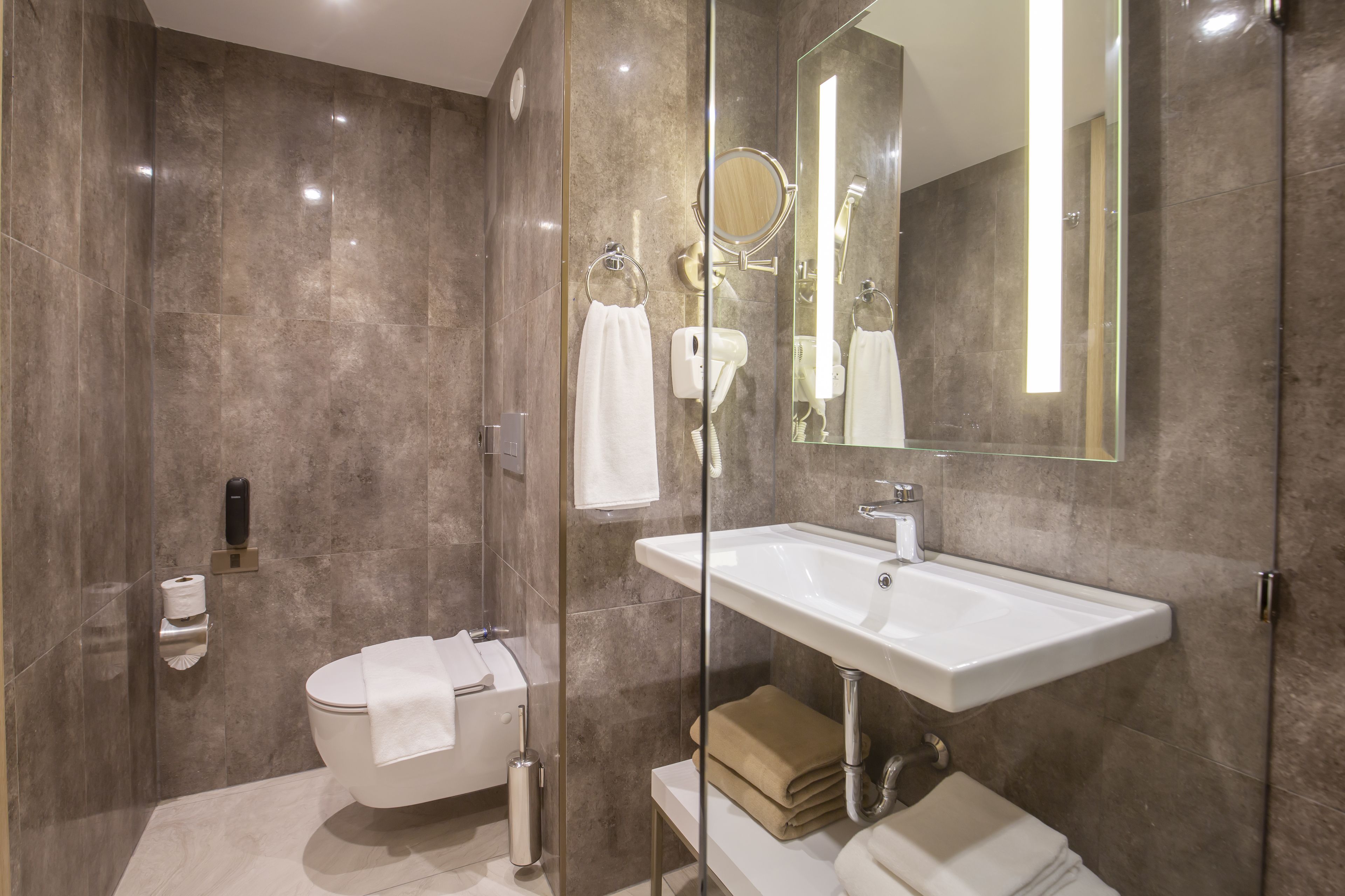 shower, free toiletries, hair dryer, towels