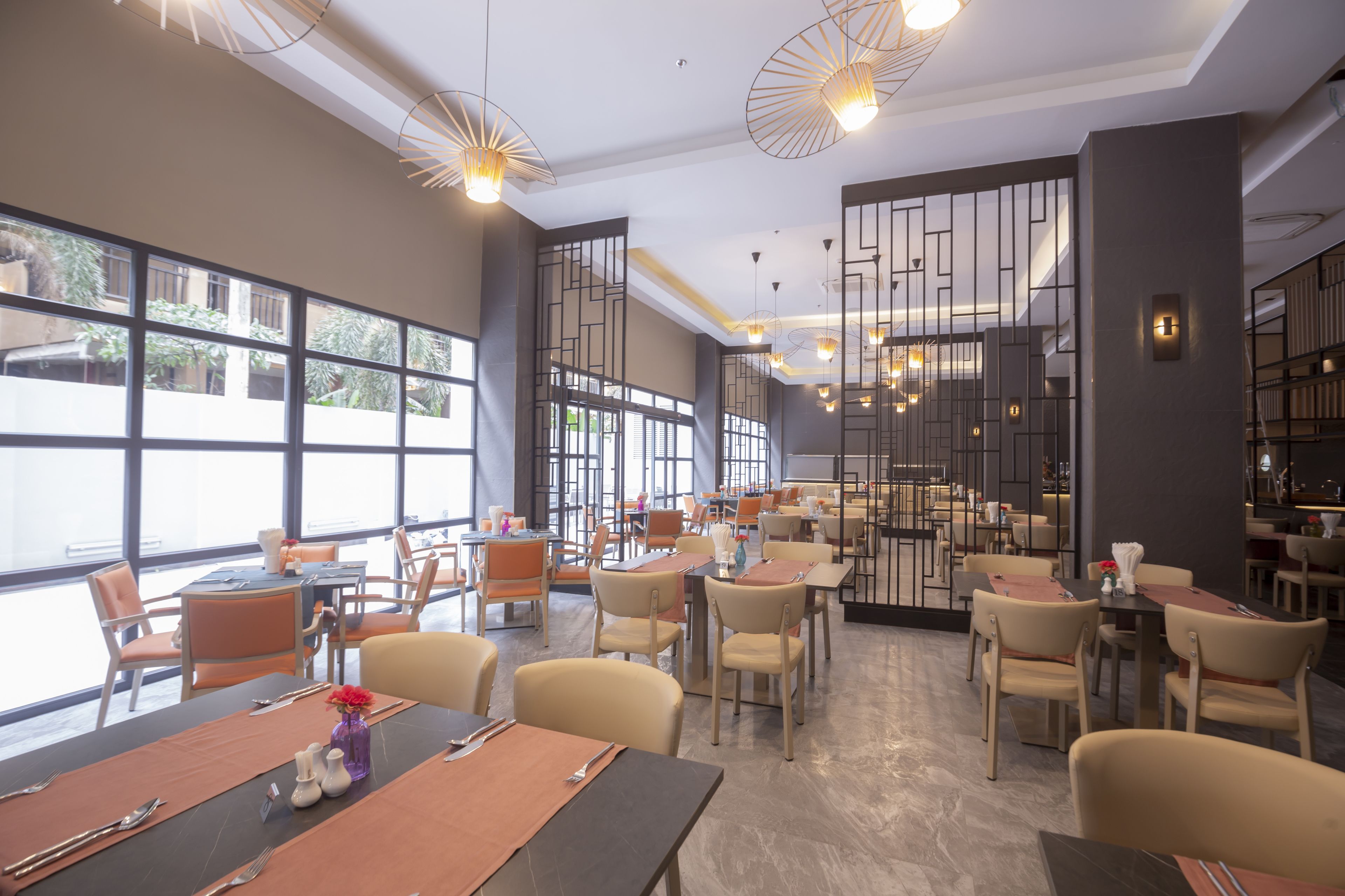 daily buffet breakfast (thb 400 per person)