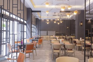 Daily buffet breakfast (THB 400 per person)