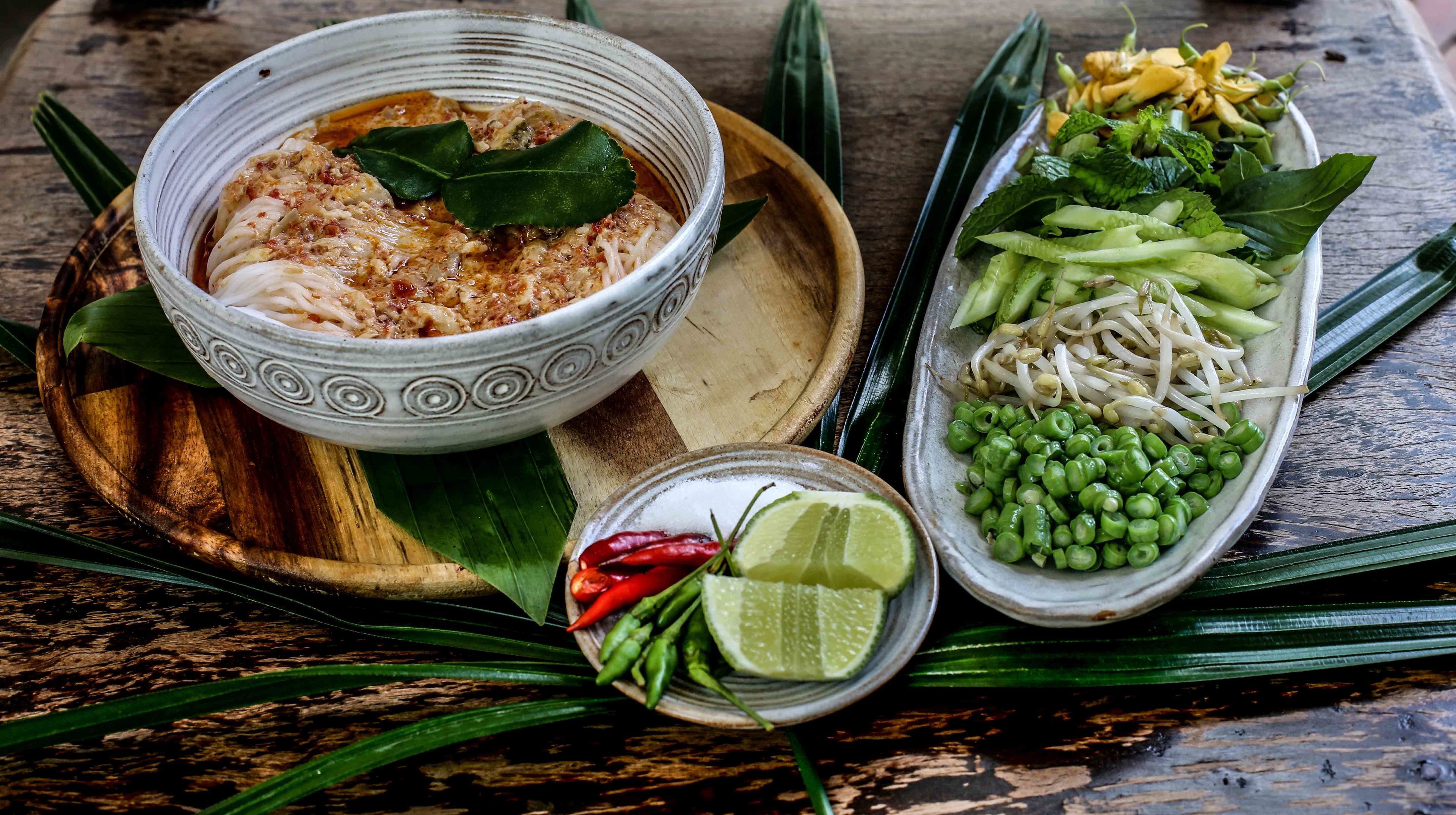 free daily cooked-to-order breakfast