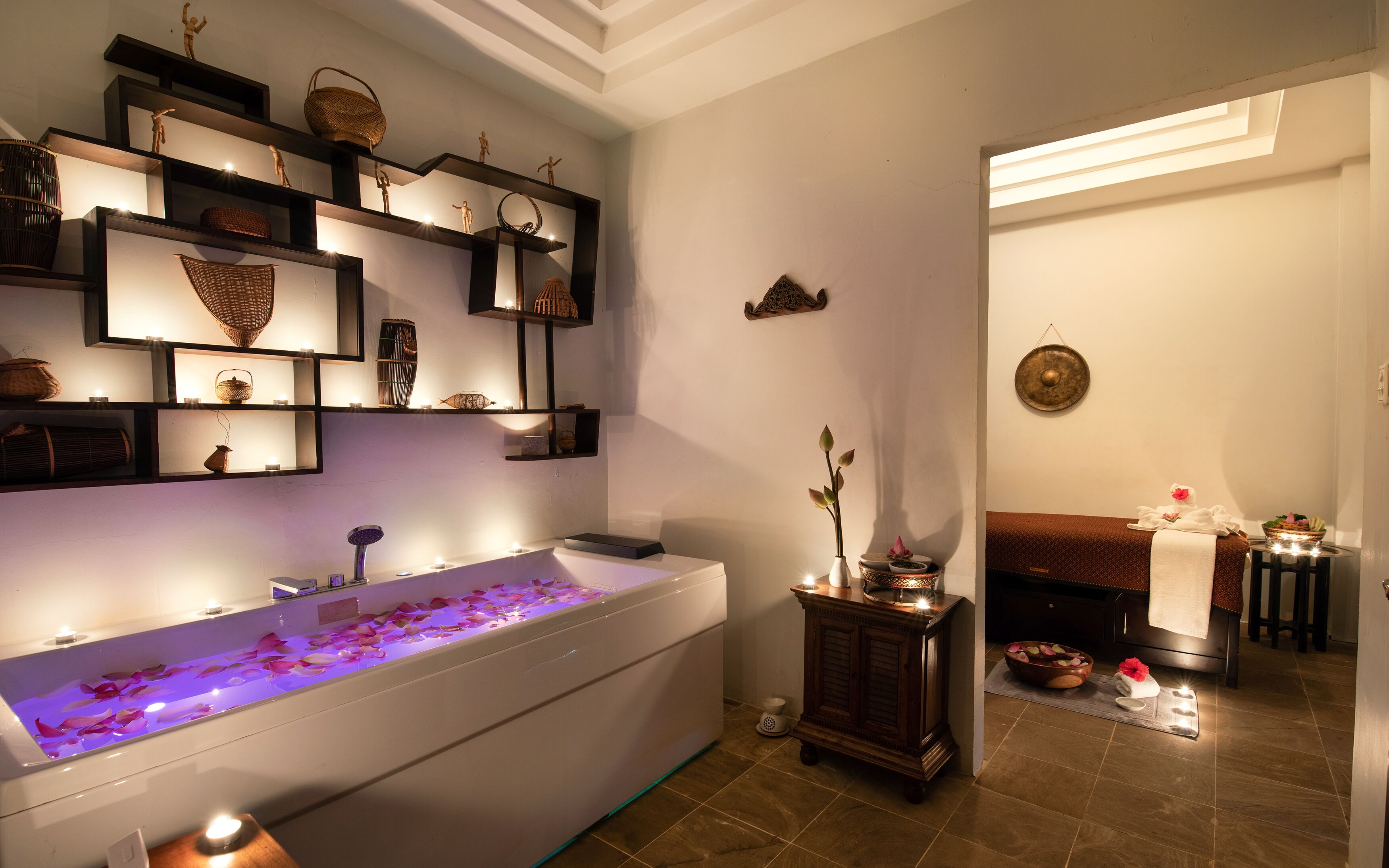 couples treatment room(s), sauna, hot tub, steam room, body treatments