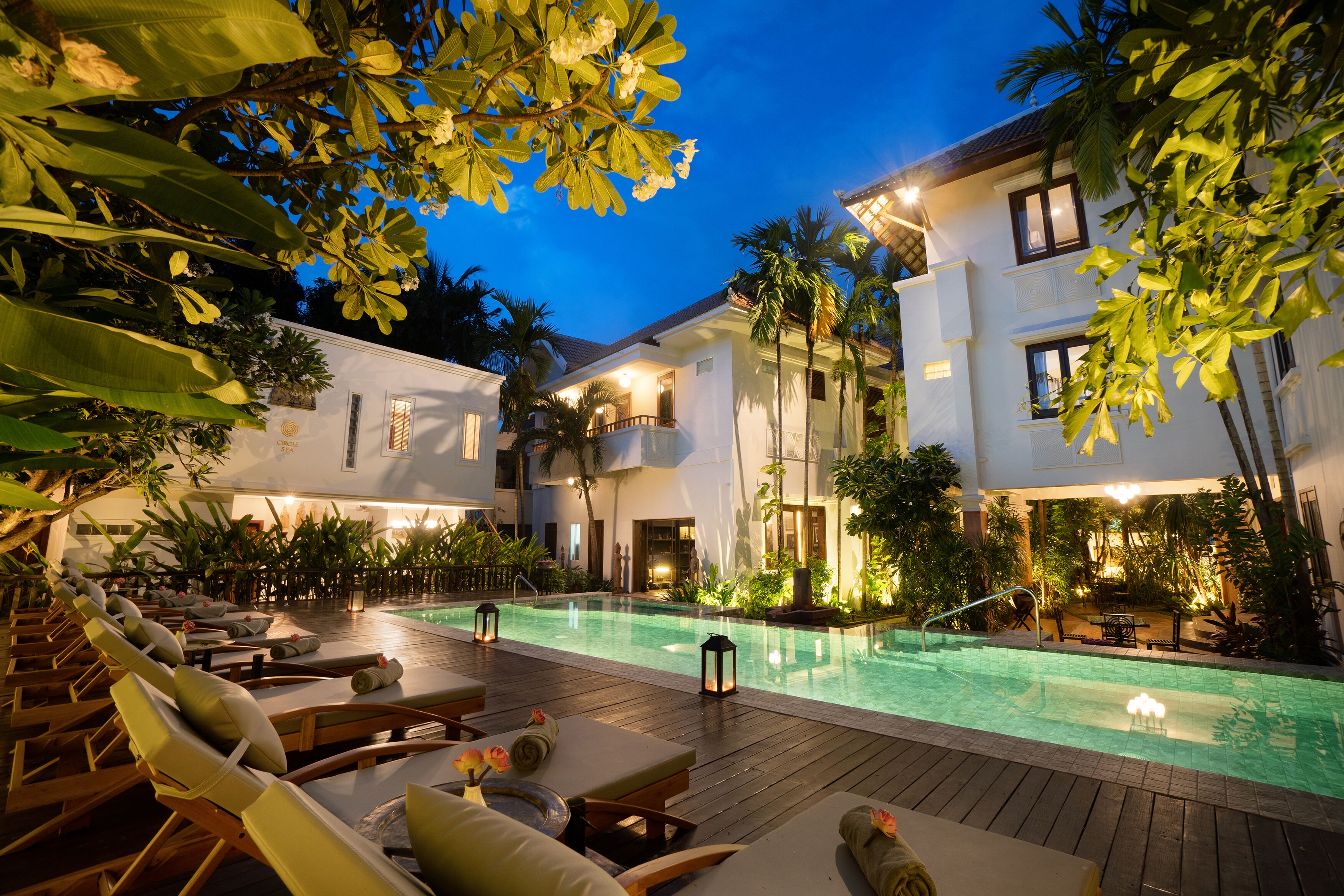 outdoor pool, open 6:00 am to 11:00 pm, pool umbrellas, pool loungers