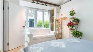 Blackout curtains, free WiFi, bed sheets