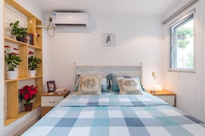 Blackout curtains, free WiFi, bed sheets