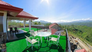 Outdoor dining - daynish Bungalow (Hatton)