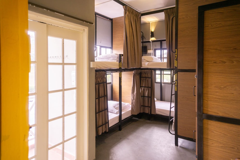 Traveller Bunker Hostel by null