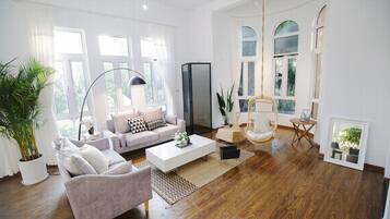 Villa, 4 Schlafzimmer | Wohnzimmer | Fernseher