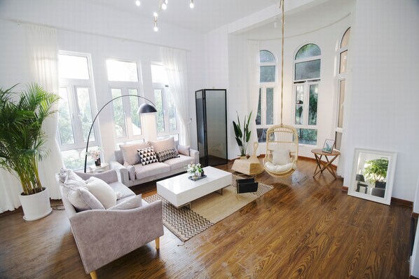 Villa, 4 Schlafzimmer | Wohnzimmer | Fernseher