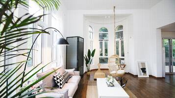 Villa, 4 Schlafzimmer | Wohnzimmer | Fernseher