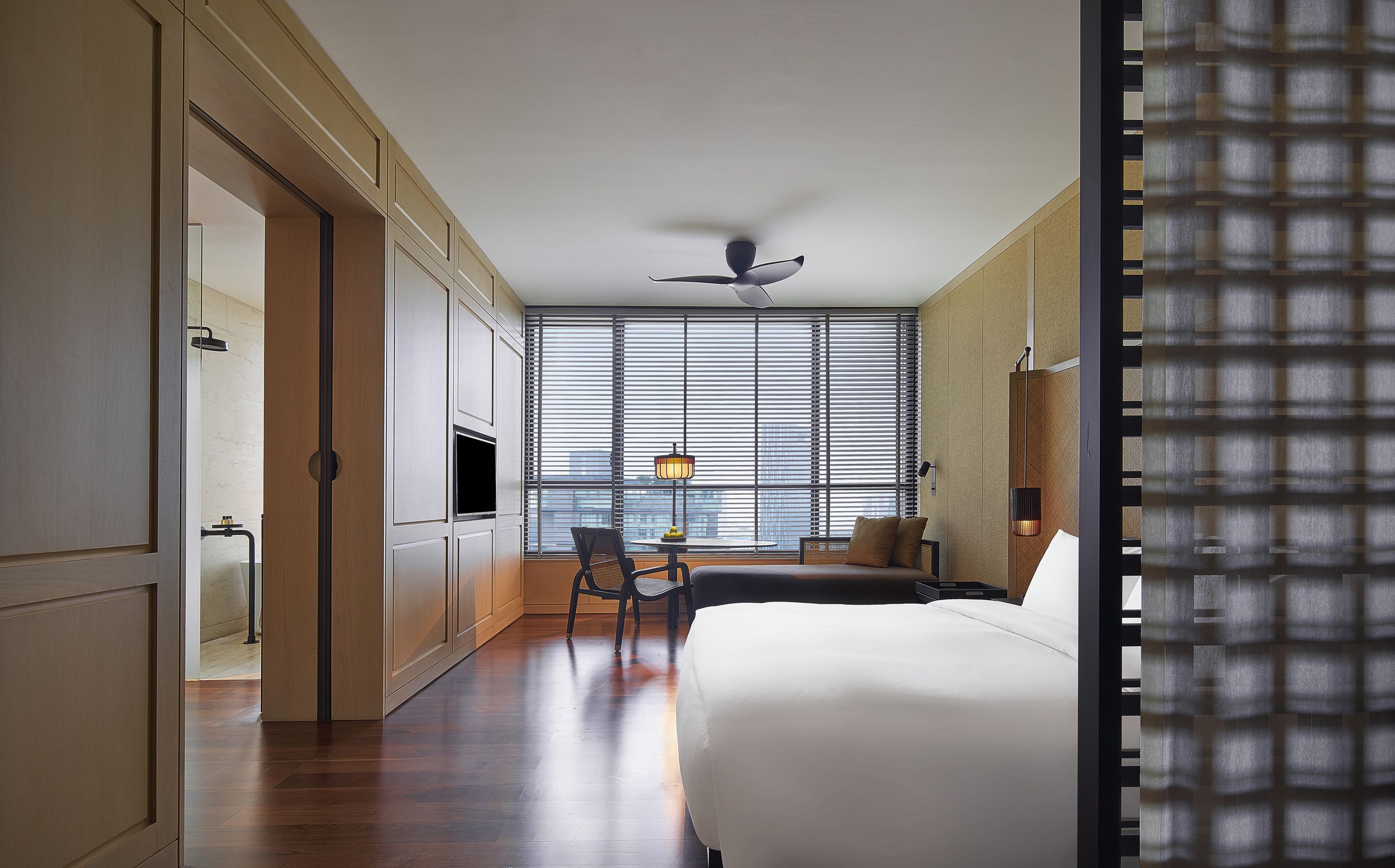 grand king room with minibar | free minibar, in-room safe, desk, blackout curtains