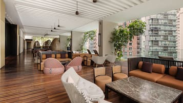 Bar junto a la alberca