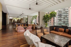 Poolside bar - The RuMa Hotel and Residences (Kuala Lumpur)