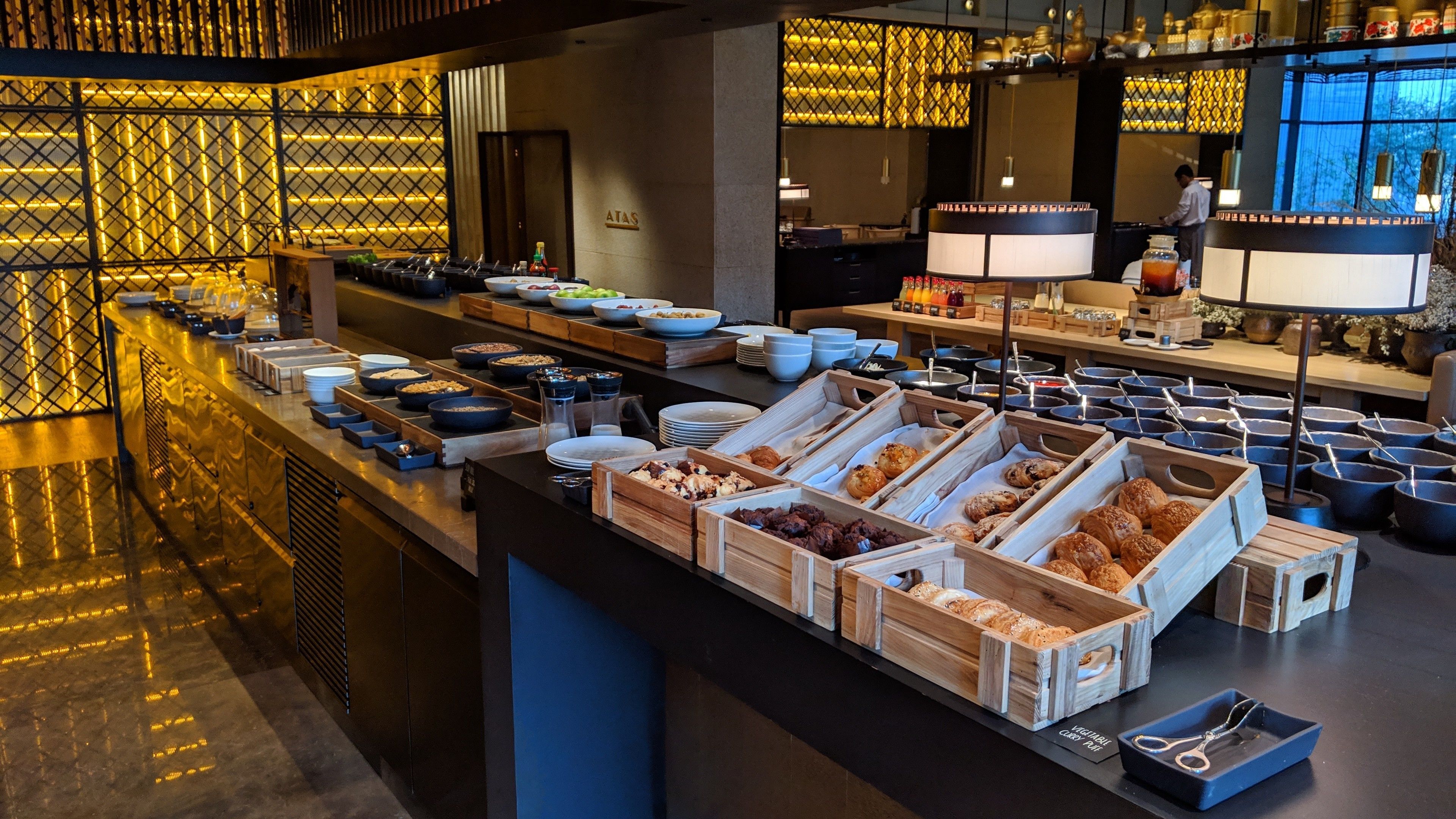 每日供應自助早餐 (每人 MYR130)