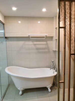Apartment, 1 Bedroom | Desk, blackout drapes, rollaway beds, free WiFi - Emma's home (Suzhou)