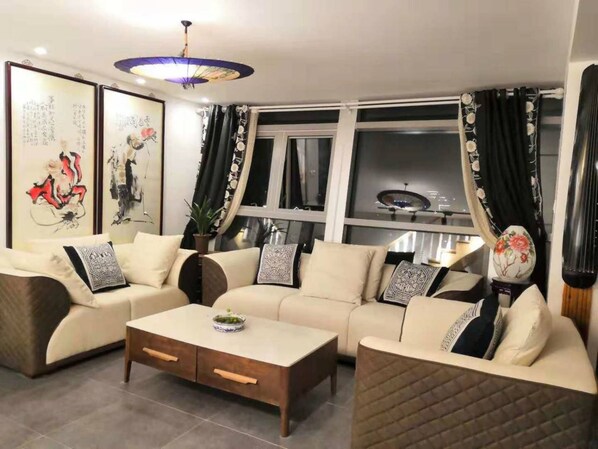Apartment, 2 Schlafzimmer | Schreibtisch, Verdunkelungsvorhänge, Zustellbetten, kostenloses WLAN