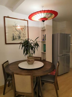 Apartment, 1 Schlafzimmer | Schreibtisch, Verdunkelungsvorhänge, Zustellbetten, kostenloses WLAN