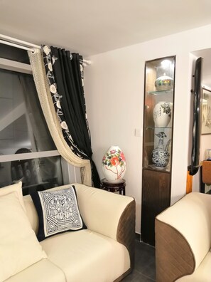 Apartment, 2 Schlafzimmer | Schreibtisch, Verdunkelungsvorhänge, Zustellbetten, kostenloses WLAN