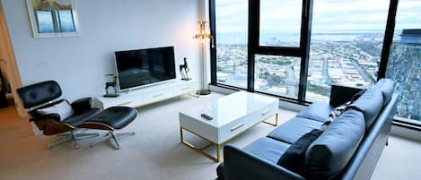 Grand Apartment, 3 Bedrooms | Living area
