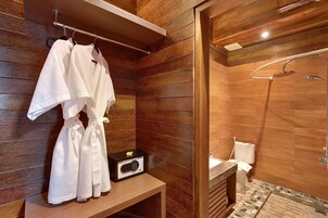 Caja de seguridad en la habitación y escritorio