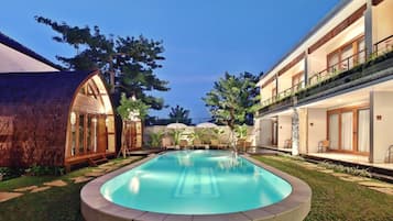 Piscine extérieure