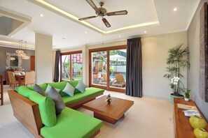 Villa (Orchard) | Coin séjour | Télévision LED