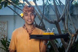 Meja sambut tetamu