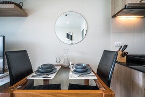 Classic-Studiosuite | Essbereich im Zimmer