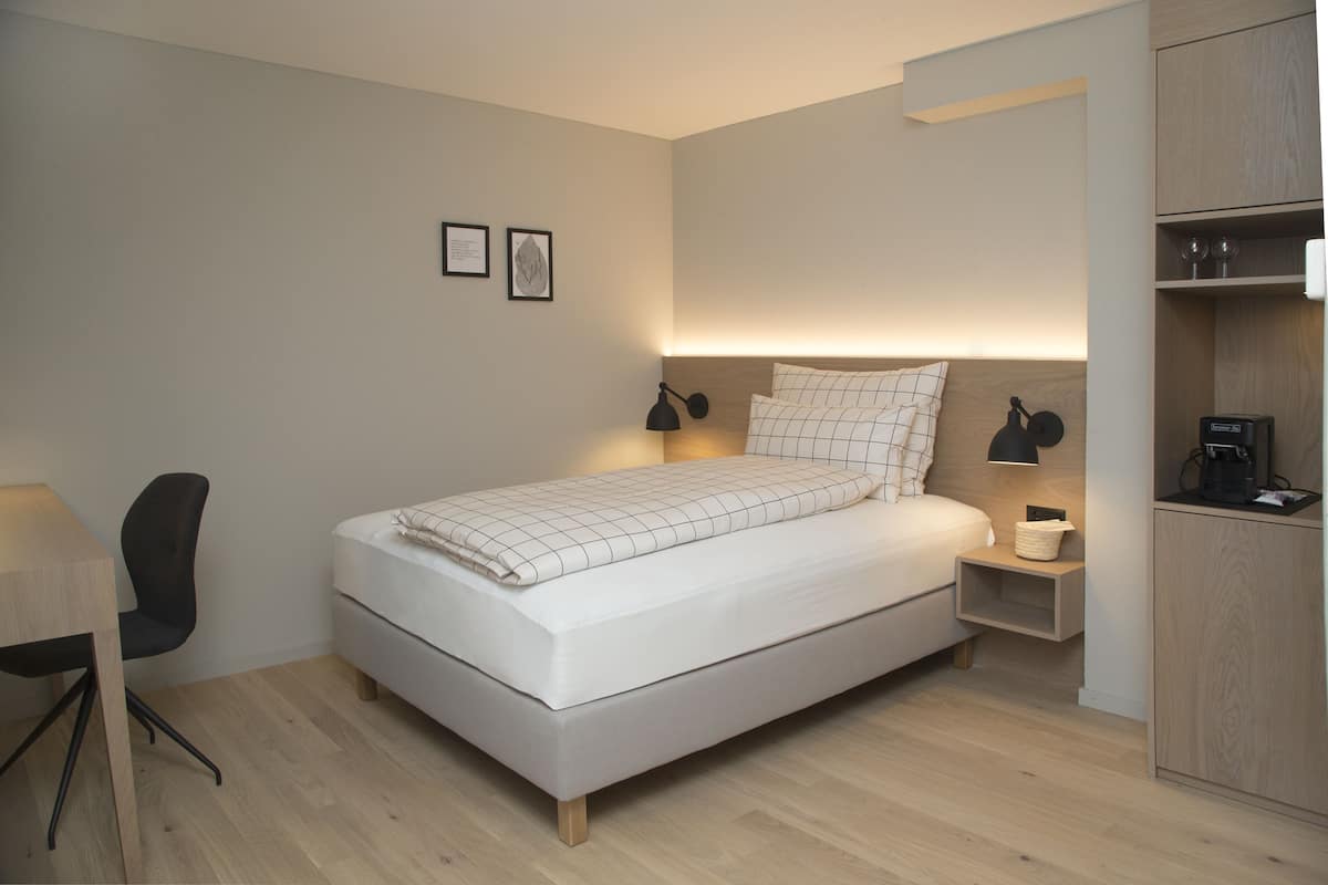 Egyptian cotton sheets, premium bedding, minibar, in-room safe