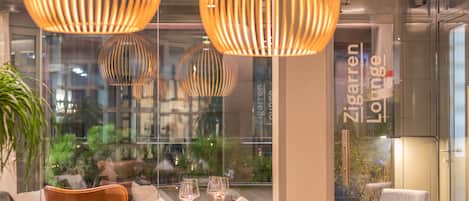 DĂźner et souper servis sur place, cuisine internationale