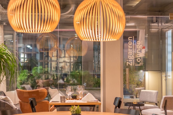 Se sirven almuerzos y cenas, cocina internacional