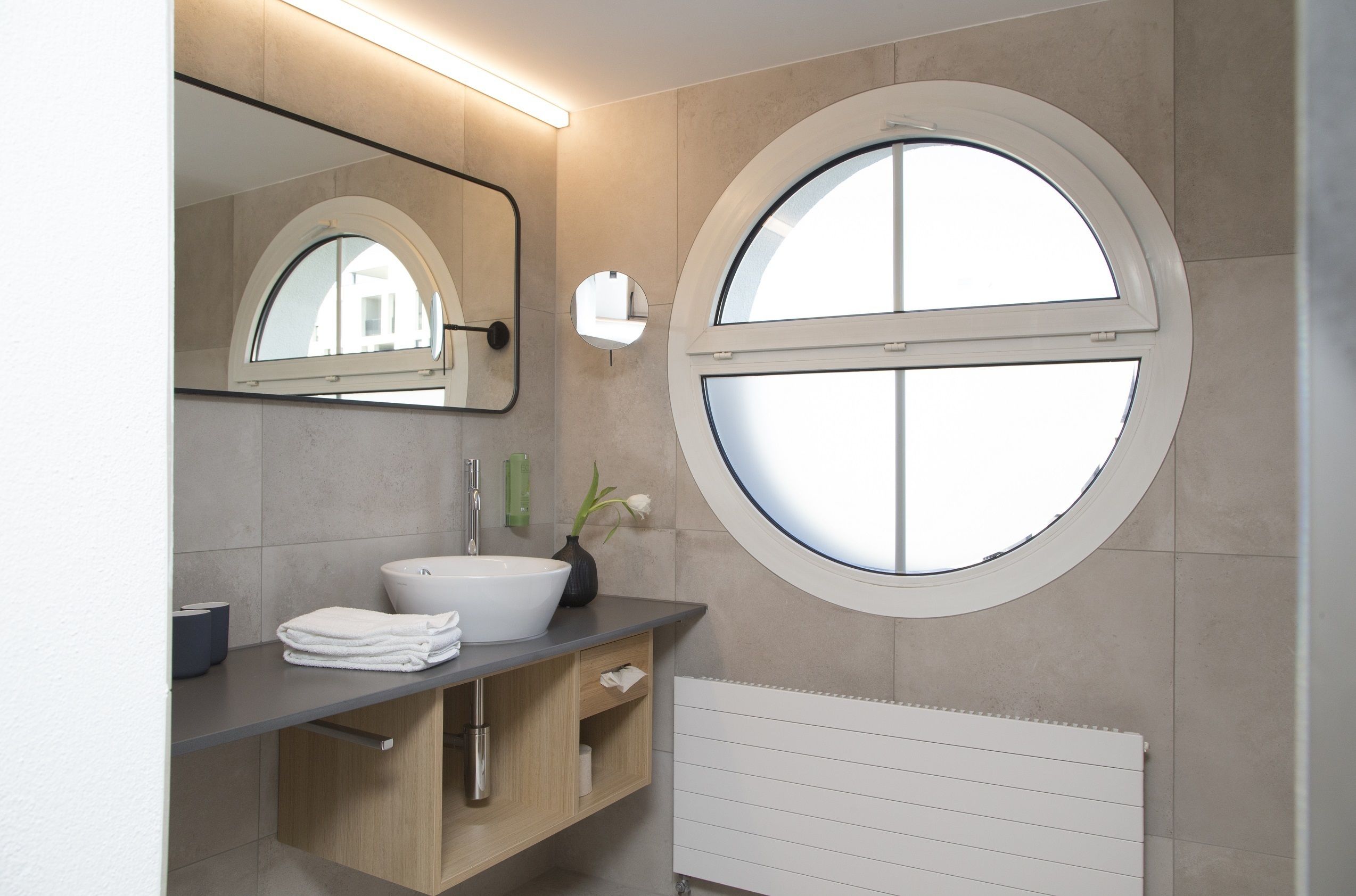 deluxe double room | bathroom | shower, rainfall showerhead, free toiletries, hair dryer