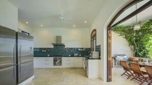 4-Bedroom Villa with Private Pool | Eget kjøkken | Kaffetrakter/tekoker, kjøleskap, mikrobølgeovn og ovn