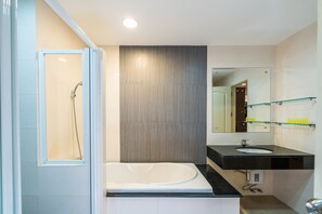 Comfort-Apartment, 1 Schlafzimmer, Balkon | Badezimmer | Kostenlose Toilettenartikel, Haartrockner, Bidet, Handtücher