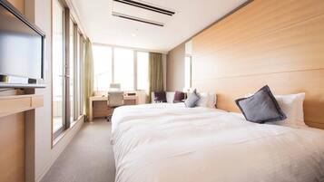 Untuvapeitot, memory foam -patjalliset sängyt, työpöytä