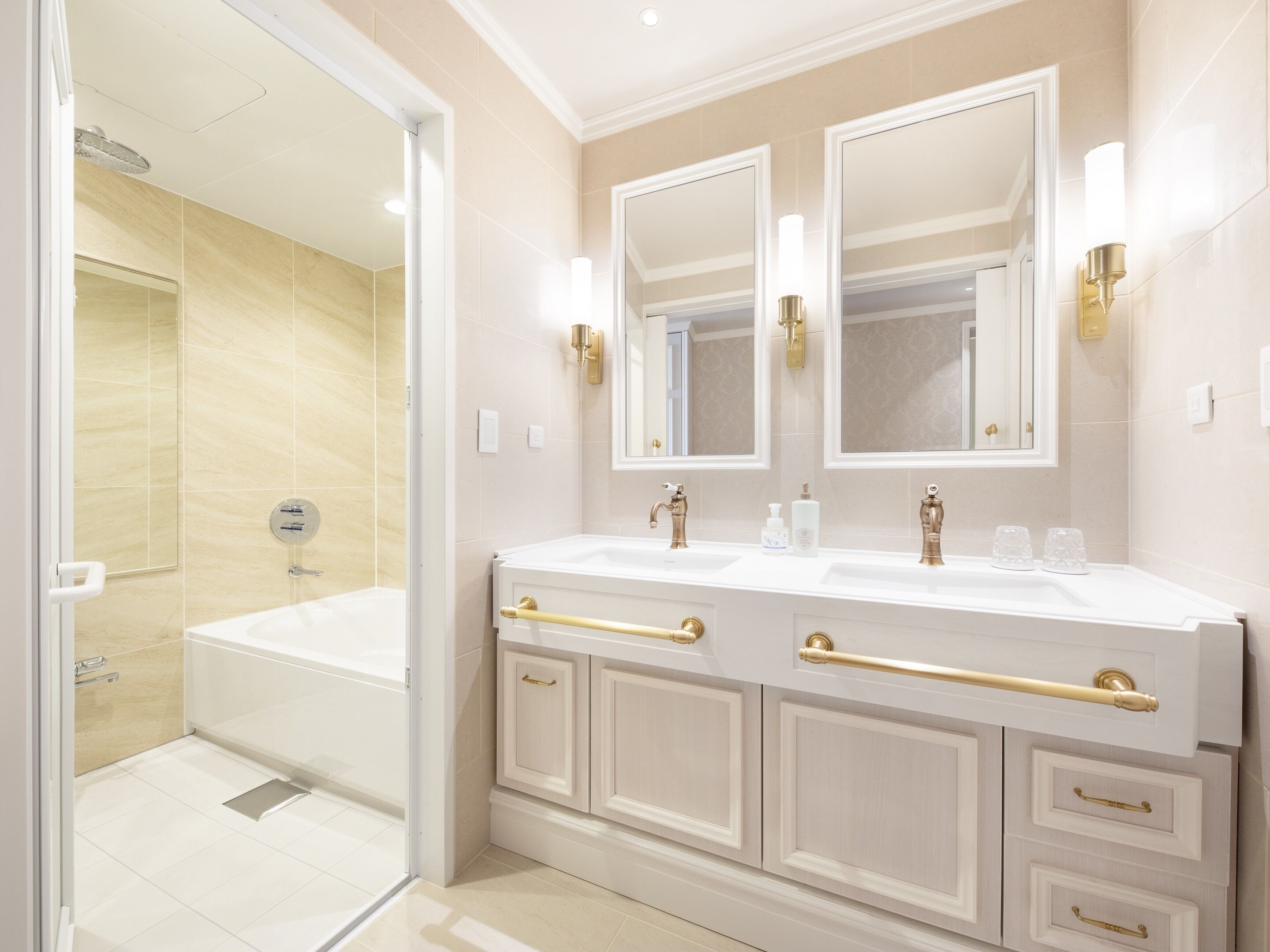 superior twin room, non smoking (3 people) | bathroom | combined shower/bathtub, hair dryer, slippers, bidet