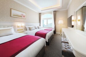 高级双床房, 无烟房 (3 people) | 客房内保险箱、办公桌、遮光窗帘、免费 WiFi