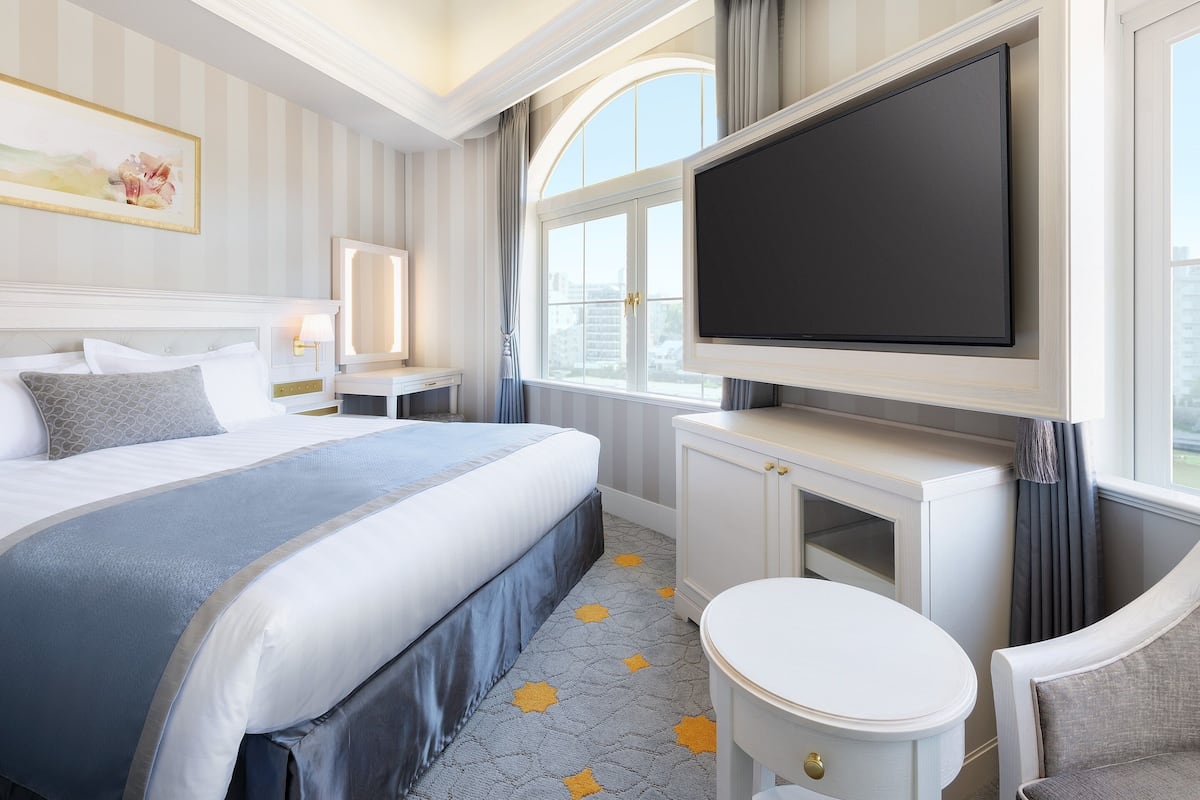 Double Room, Non Smoking | In-room safe, desk, blackout curtains, free WiFi