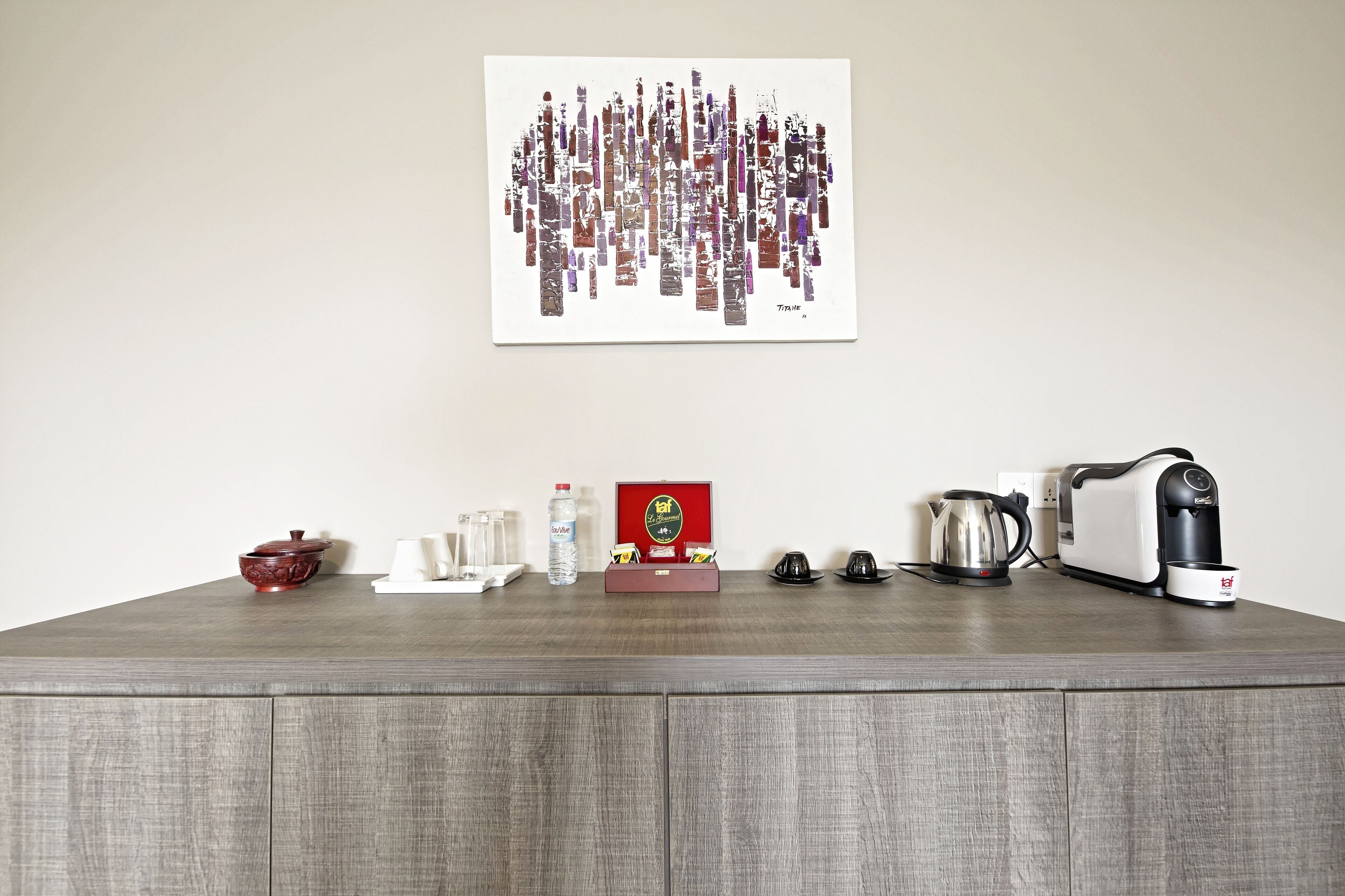 living area | 40-inch flat-screen tv with cable channels, tv