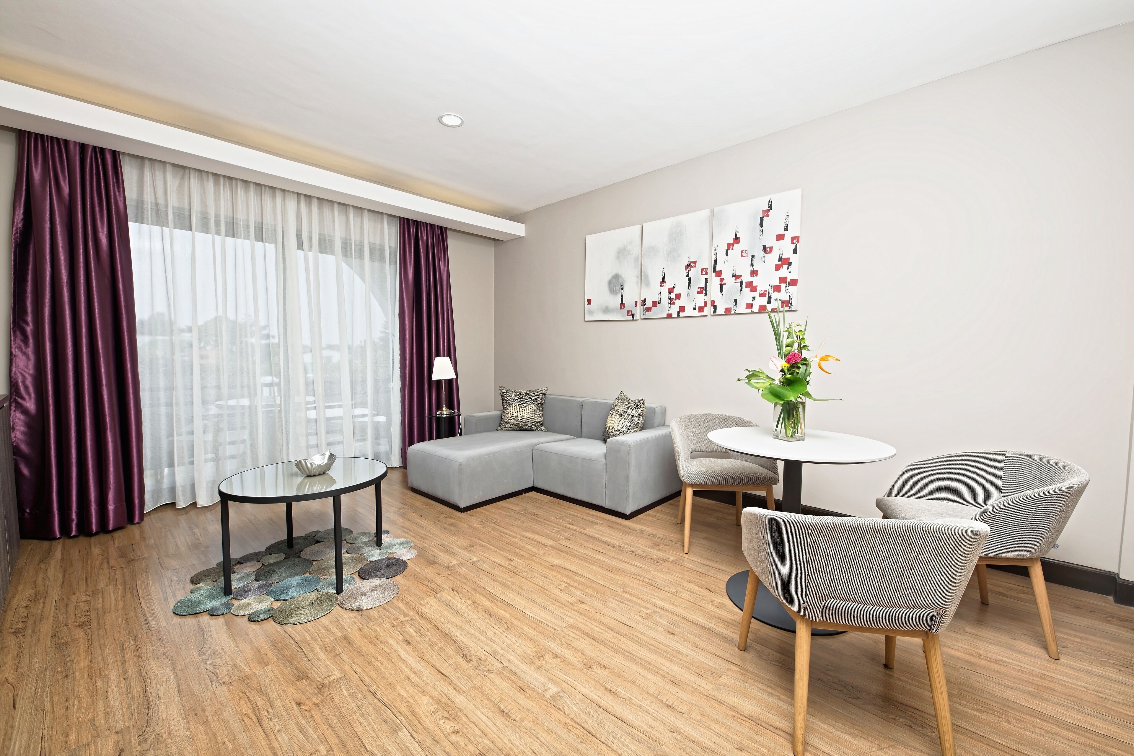 ทีวีจอแบน 40 นิ้ว พร้อมช่องเคเบิล, ทีวี