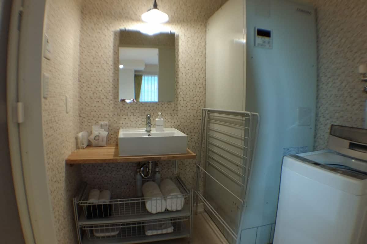 twin room | laundry