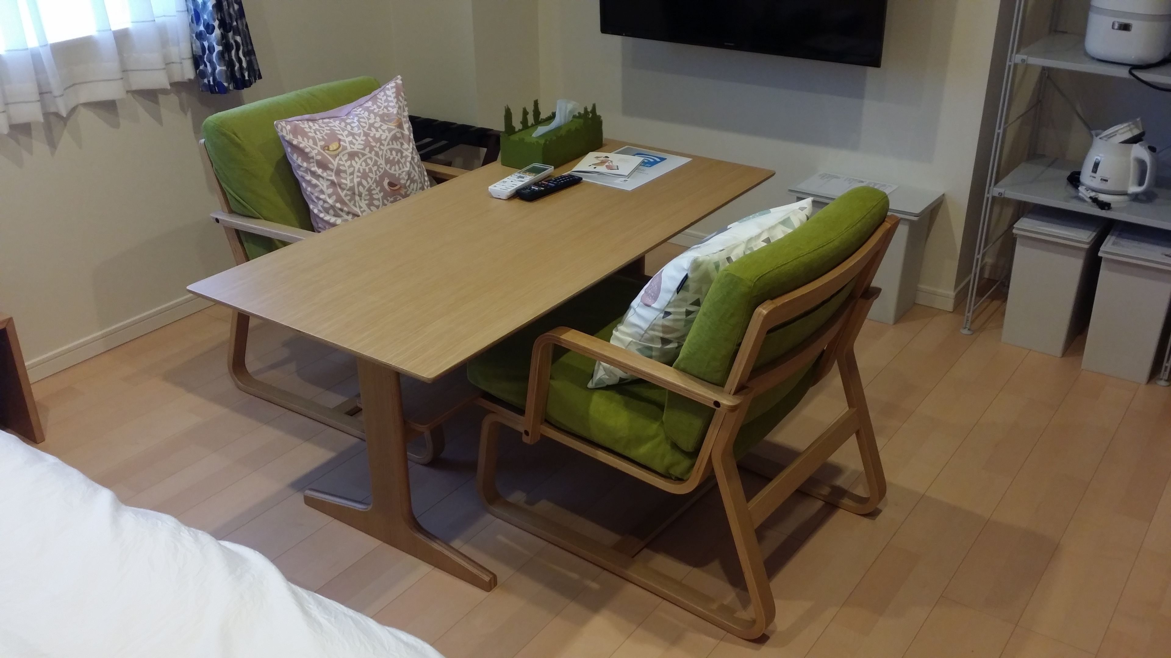 double room | living area | flat-screen tv