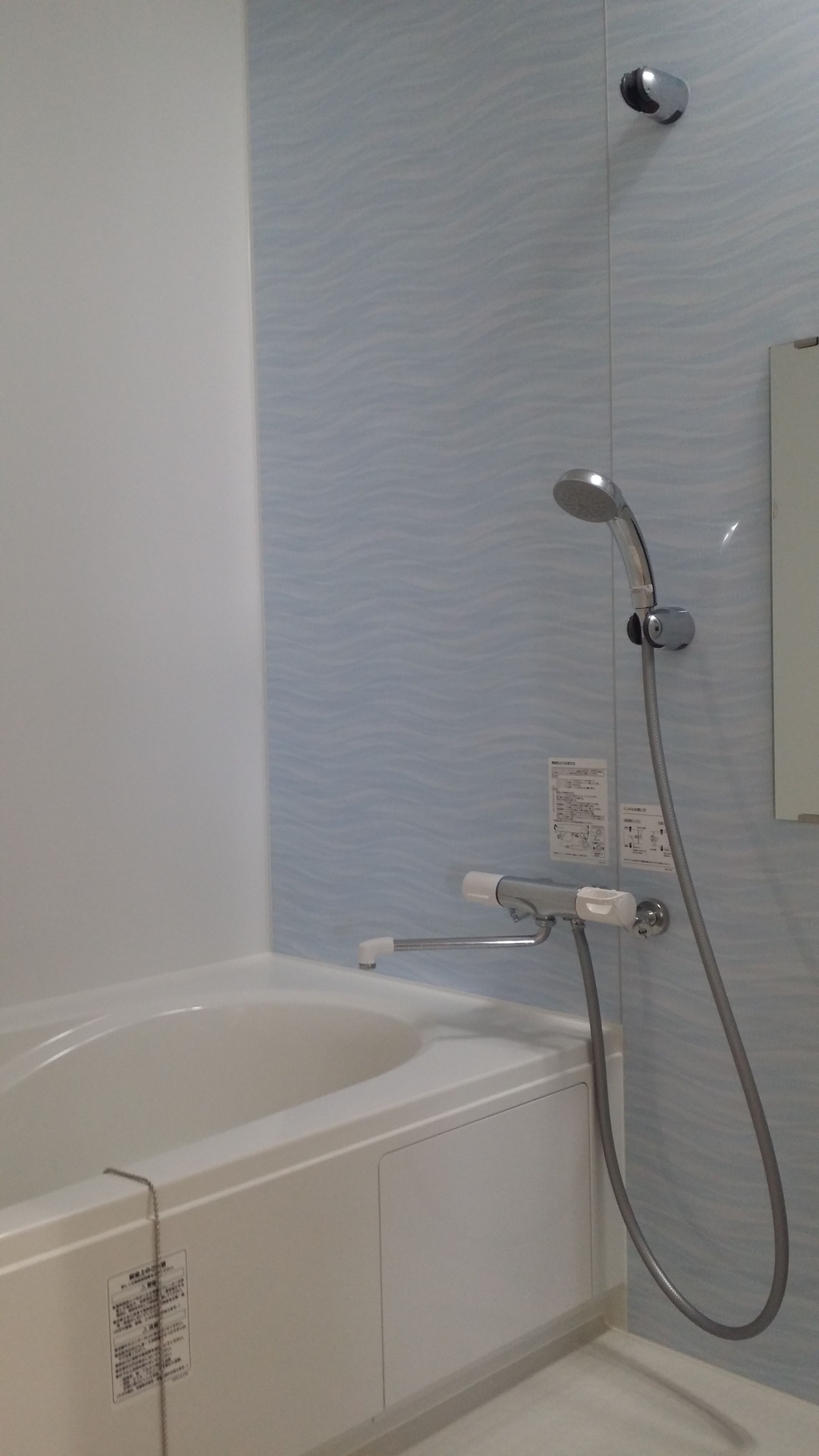 twin room | deep-soaking bathtub