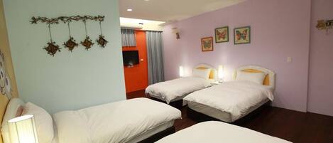 Luxury Quadruple Room | Desk, free WiFi