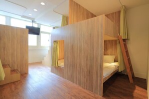 Ten People Room | Desk, free WiFi - Bear Sline B&B (Hualien City)