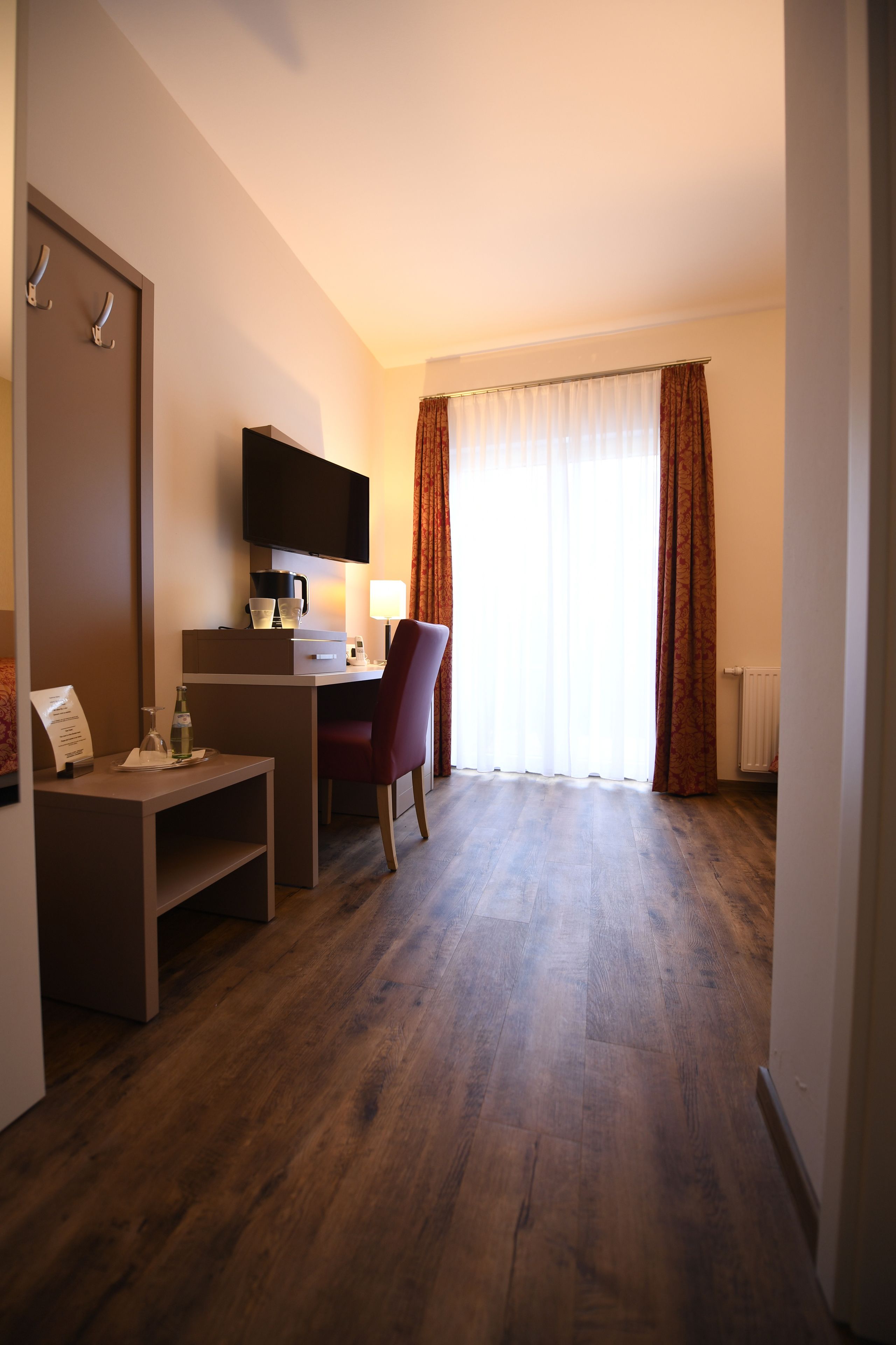 single room | hypo-allergenic bedding, minibar, desk, free wifi