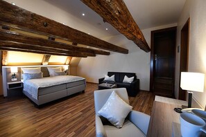 Comfort Double Room | Hypo-allergenic bedding, minibar, desk, free WiFi - Hotel Marktkieker (Burgwedel)