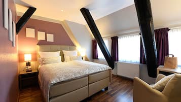 Quarto casal standard | Roupas de cama antialérgicas, frigobar, escrivaninha, Wi-Fi de cortesia