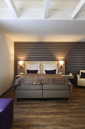 Classic Double Room | Hypo-allergenic bedding, minibar, desk, free WiFi - Hotel Marktkieker (Burgwedel)