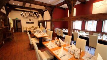 Café da manhã com buffet grátis todos os dias